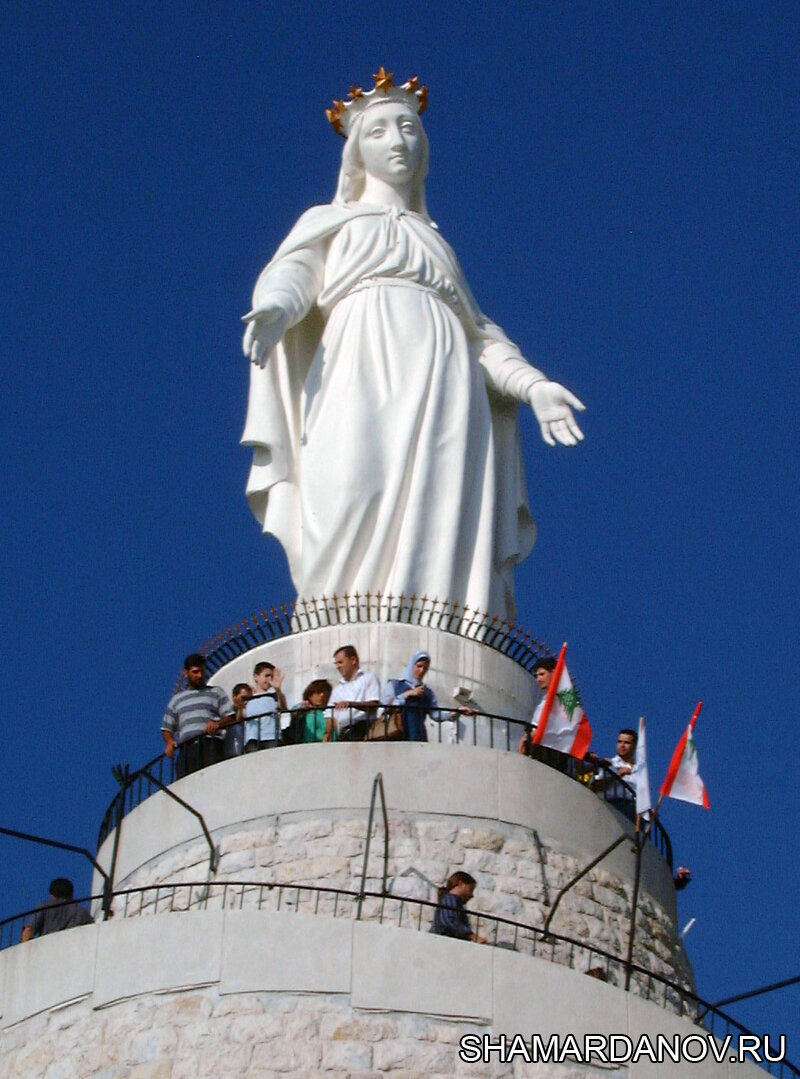 3 мая 1908 года в 25 км от Бейрута открыта огромная скульптура Девы Марии