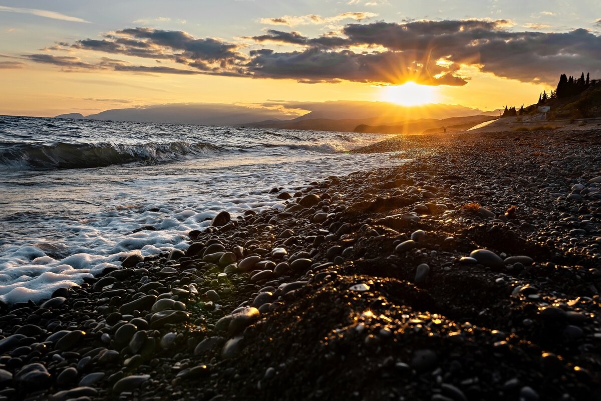 море закат галька фото