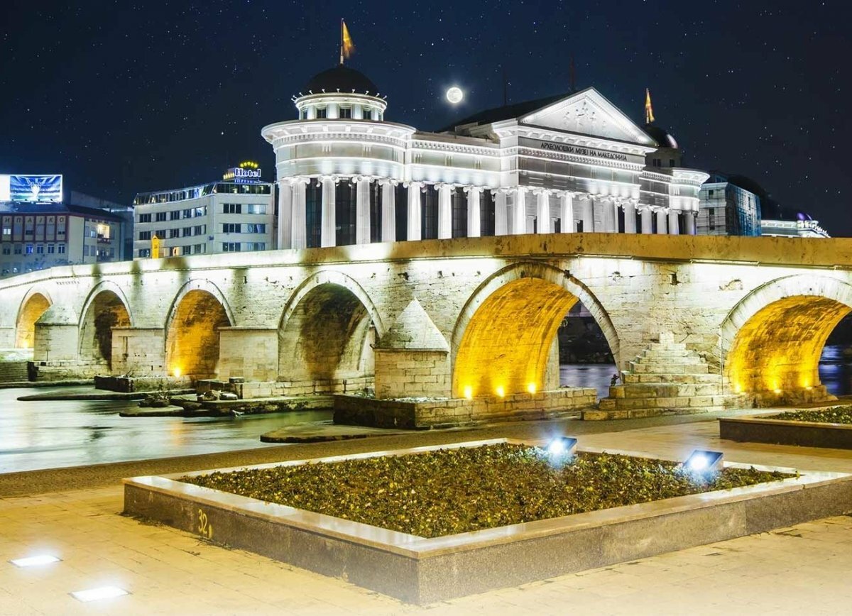 stone bridge (skopje) фото