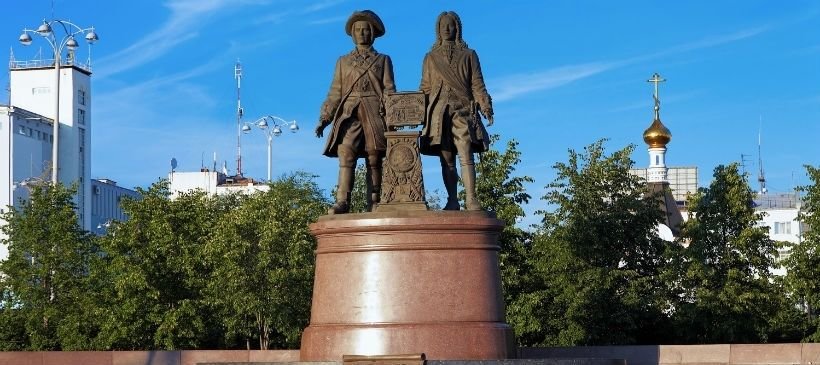 екатеринбург памятник татищеву и де геннину фото