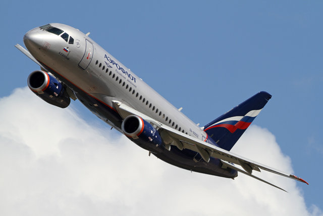 Sukhoi Superjet 100 фото