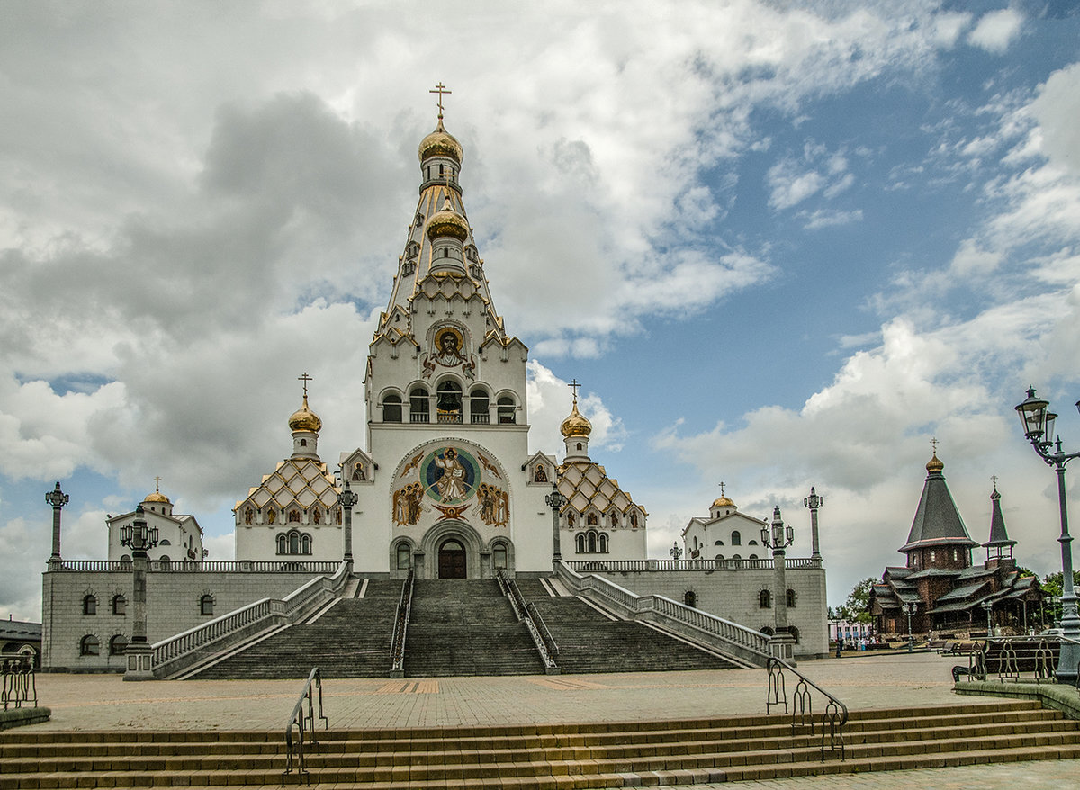 храм памятник в честь всех святых в минске фото