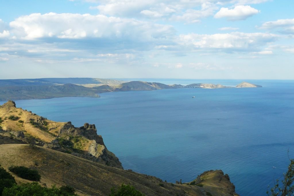 курортное у подножия горы кара-даг фото