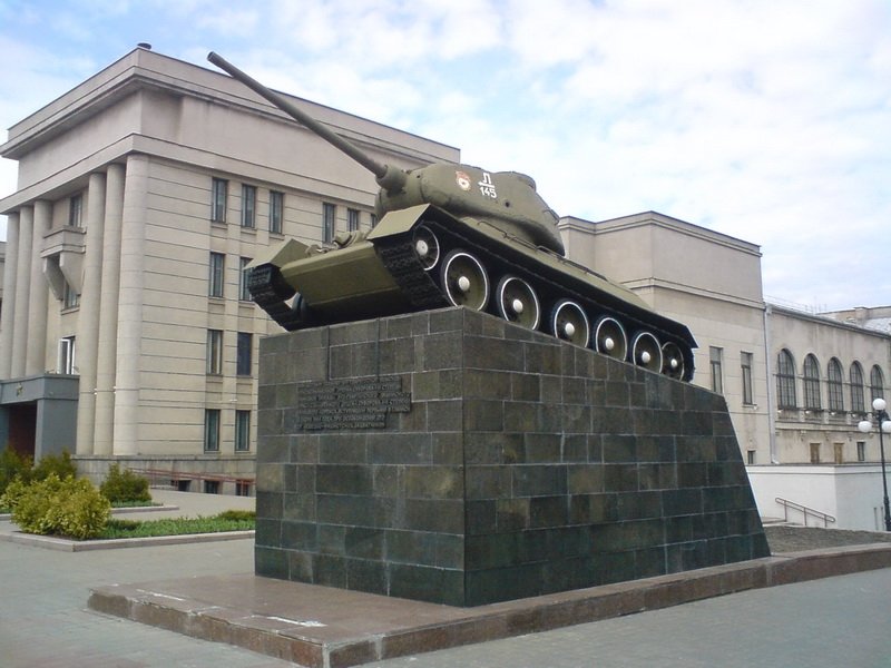 монумент танк освободитель минск фото