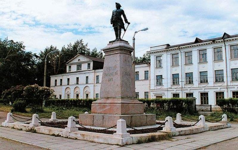 памятник петру 1 в архангельске фото