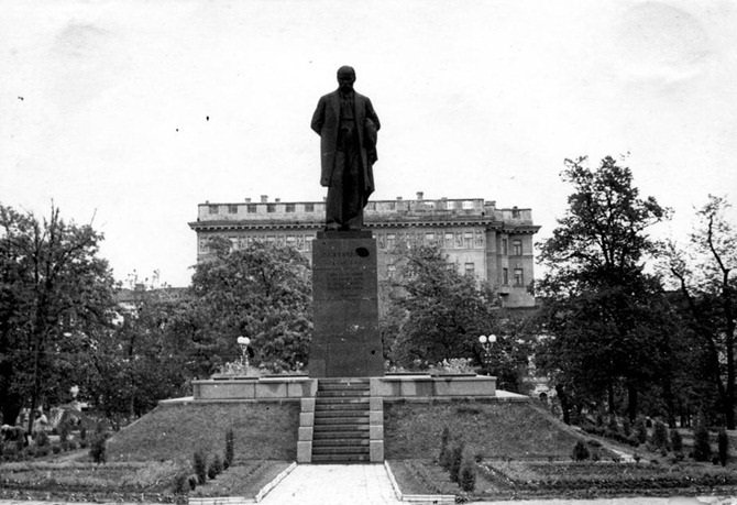 памятник ленину фото