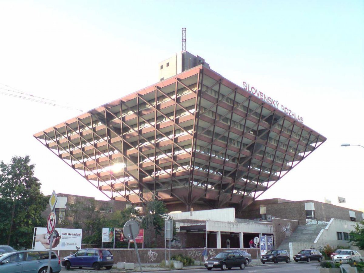 здание словацкого радио братислава, словакия. фото