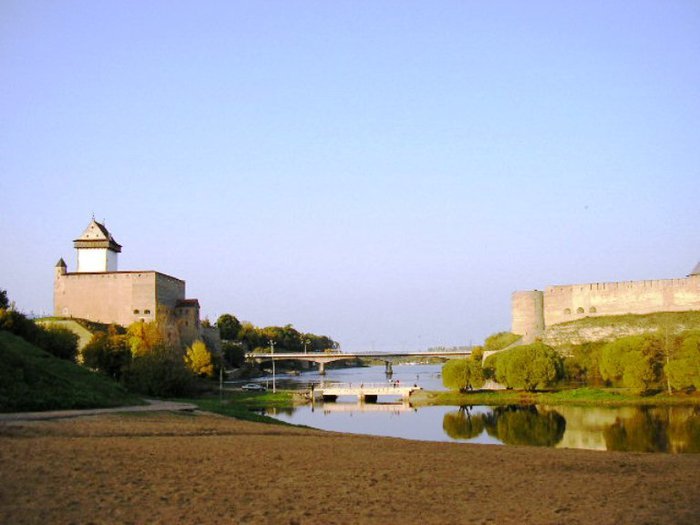 крепость нарва и ивангород фото