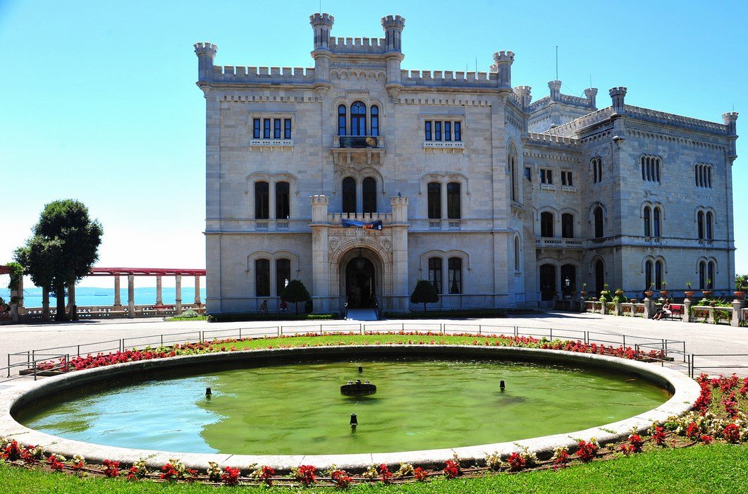 дворец мирамаре фото