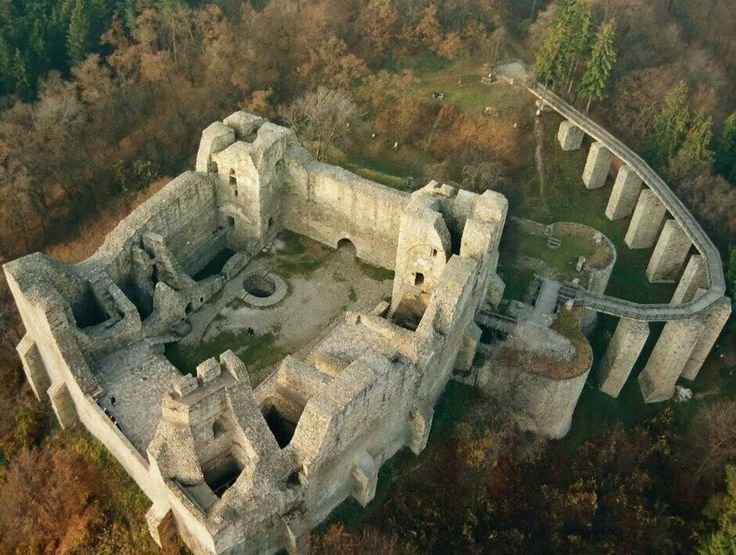 крепость нямц в румынии фото