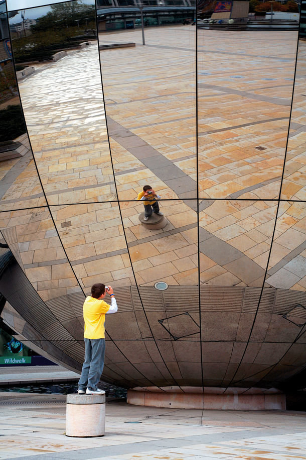 globe near the mirror фото