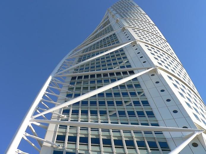 небоскреб turning torso в швеции фото