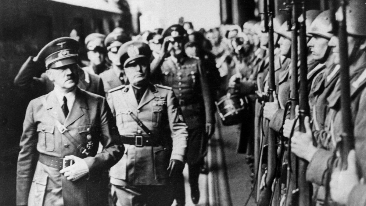 бенито муссолини и адольф гитлер фото