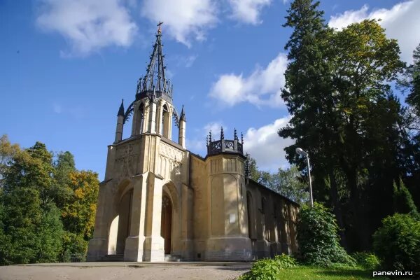 церковь петра и павла в шуваловском парке фото