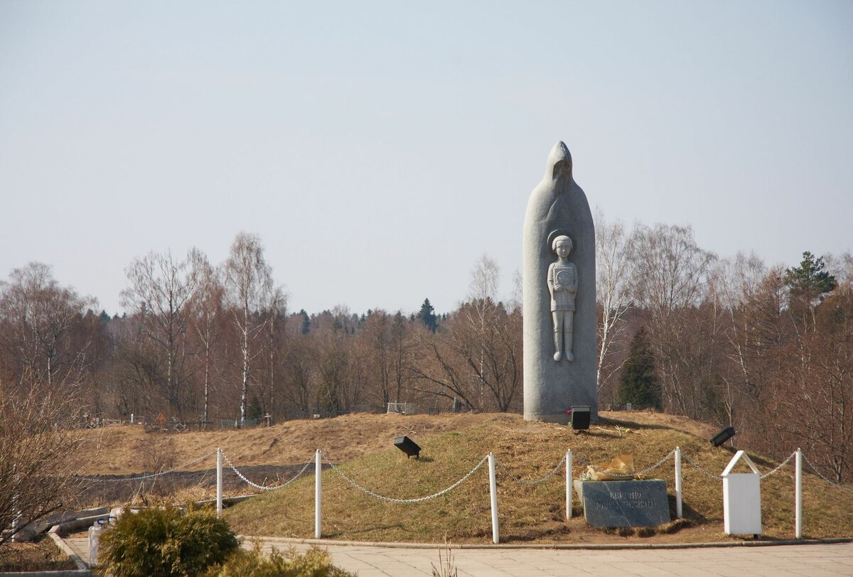 памятник сергию радонежскому в радонеже фото