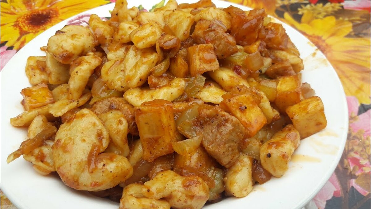 курица с ананасами на сковороде фото
