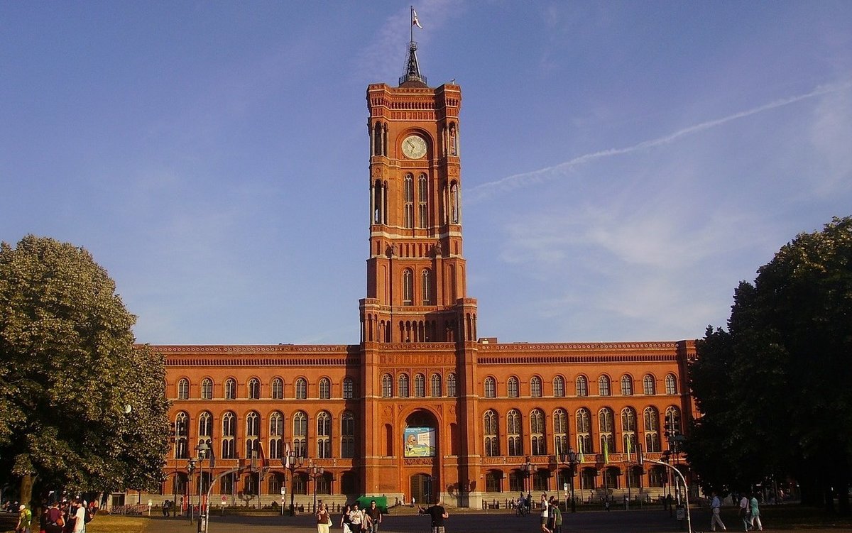 красная ратуша в берлине фото