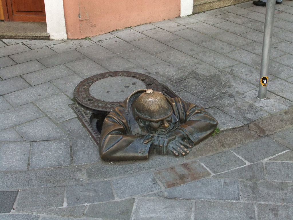 братислава памятник водопроводчику фото