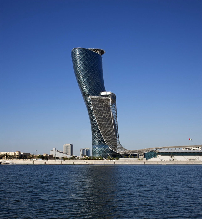 capital gate в абу даби фото