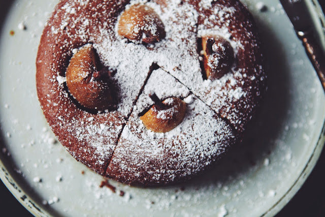 CHOCOLATE & PEAR CAKE