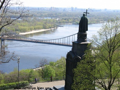 памятник князю владимиру в киеве фото