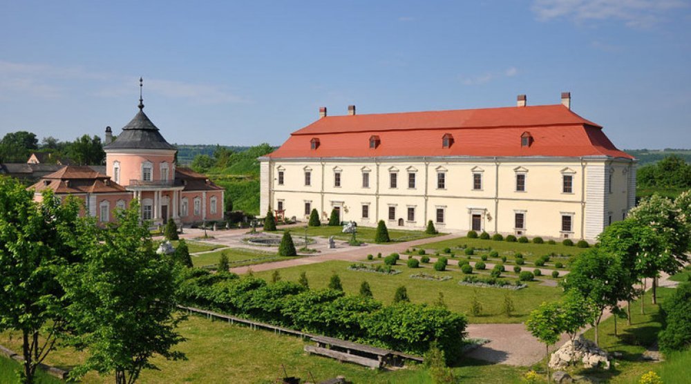 золочевский замок фото