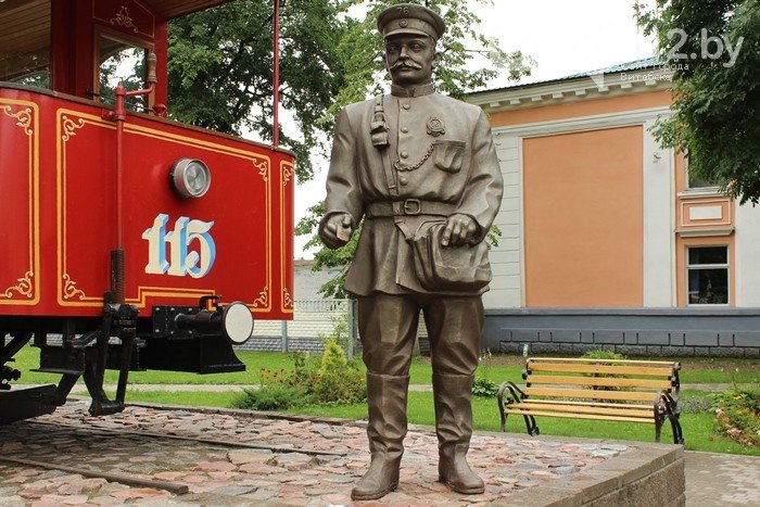 памятник кондуктору фото