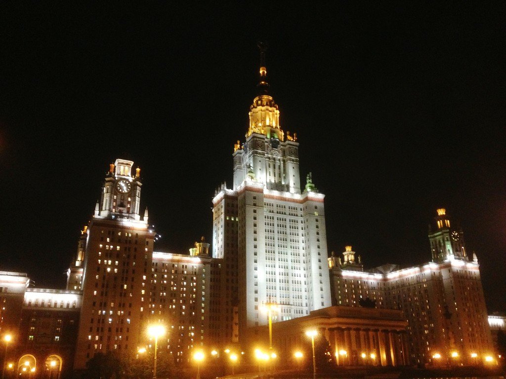 здание мгу фото