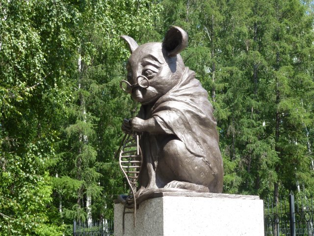 памятник лабораторной мыши новосибирск фото