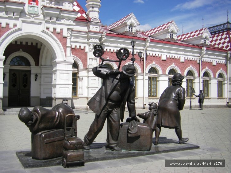 памятник пассажирам в екатеринбурге фото
