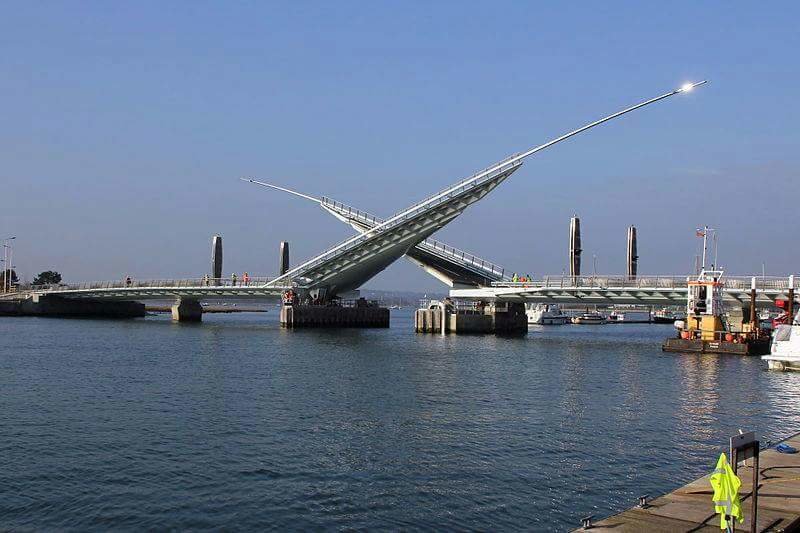 мост "два паруса" / the twin sails bridge фото