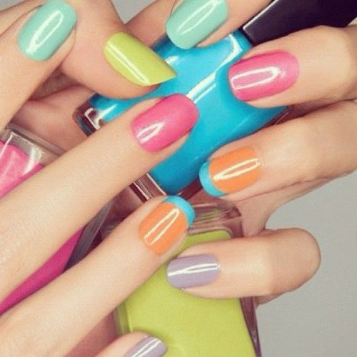 Яндекс сон красить ногти.