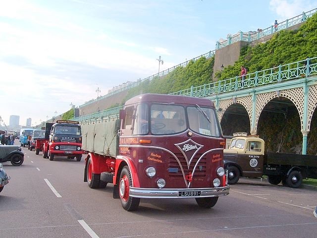 Грузовой автомобиль Foden. На фоне депрессии внутреннего рынка, Foden получает поддержку со стороны лейбористского правительства Гарольда Вильсона. Завод получает правительственные заказы на поставку военной техники. Но даже эти меры не спасли от кризиса. Сначала завод попадает в конкурсное управление, а в 1980 году американский концерн PACCAR приобретает компанию Foden.