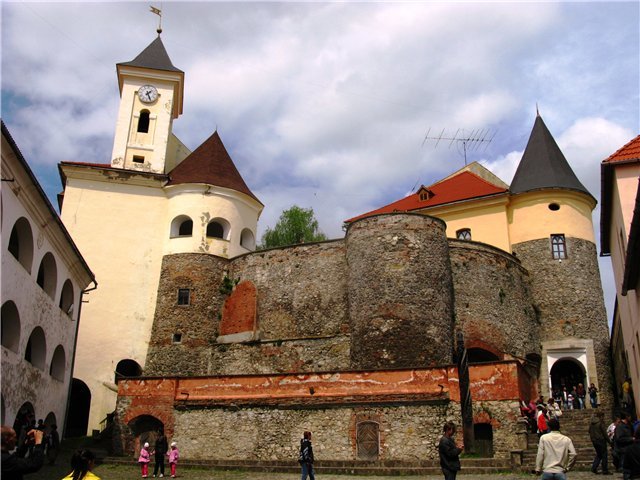 замок паланок в мукачево фото