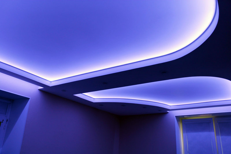 двухуровневый потолок с диодной подсветкой