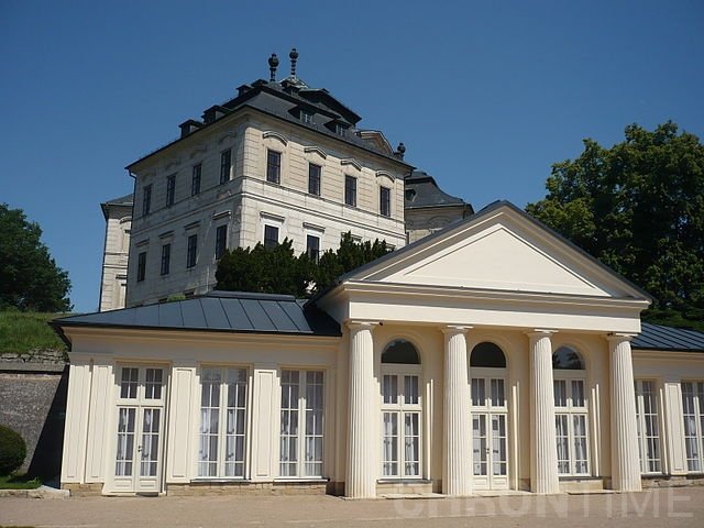 замок карлова коруна чехия фото