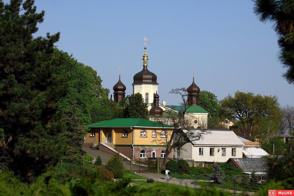 свято троицкий ионинский монастырь фото