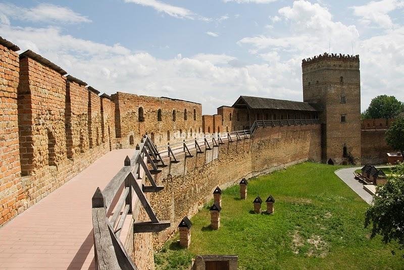 луцкий замок луцк фото