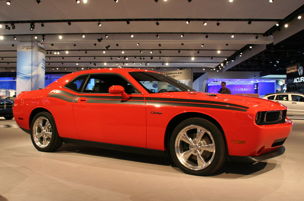 dodge challenger фото