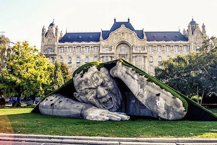 скульптура прорыв в будапеште фото