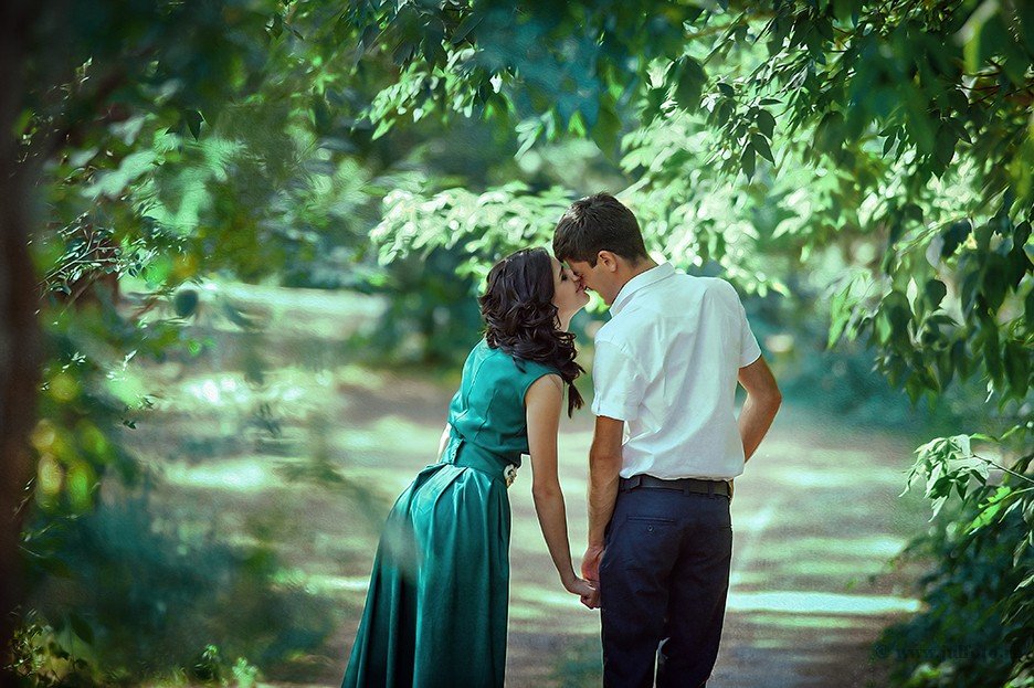 parochka-v-lesu-na-prirode-demotivator-pro-spermu