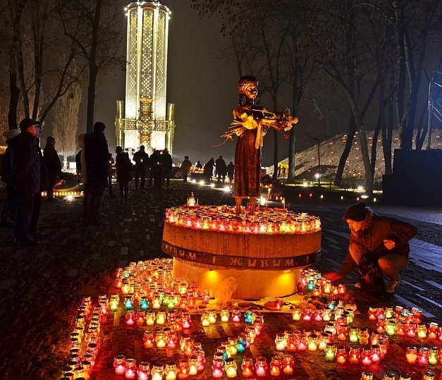 мемориал жертвам голодомора в киеве фото