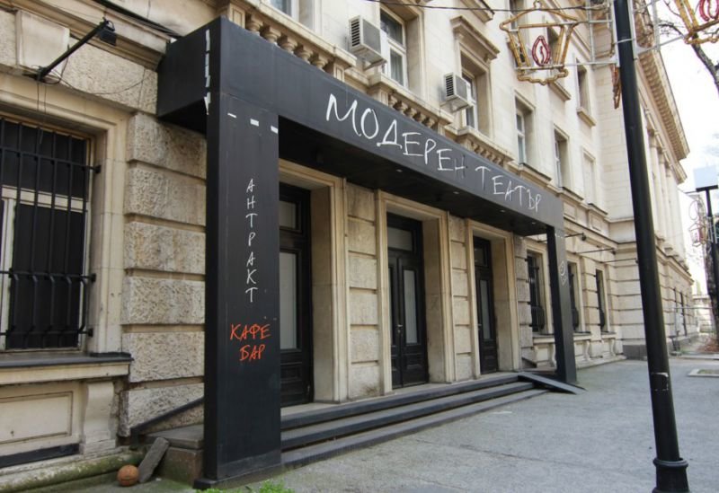 paris avenue montaigne фото