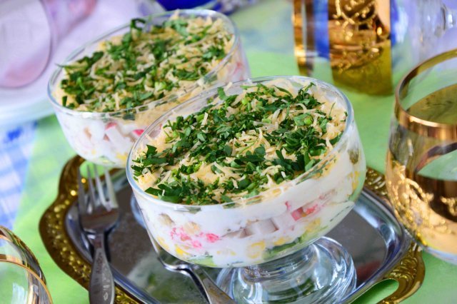 Салат с крабовыми палочками - 14 простых и вкусных рецептов с фото