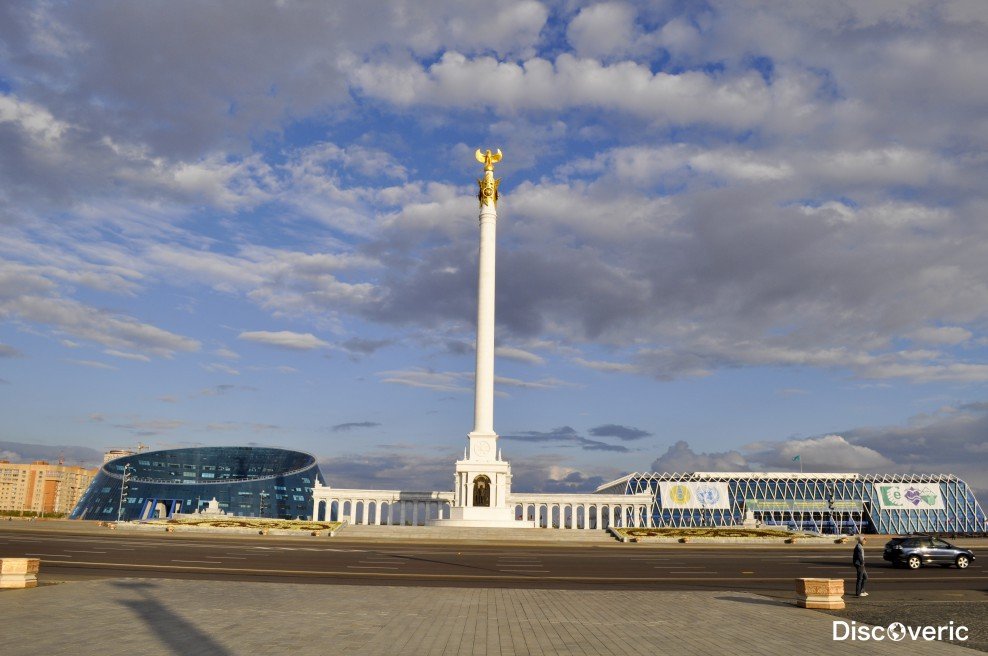 площадь независимости астана фото