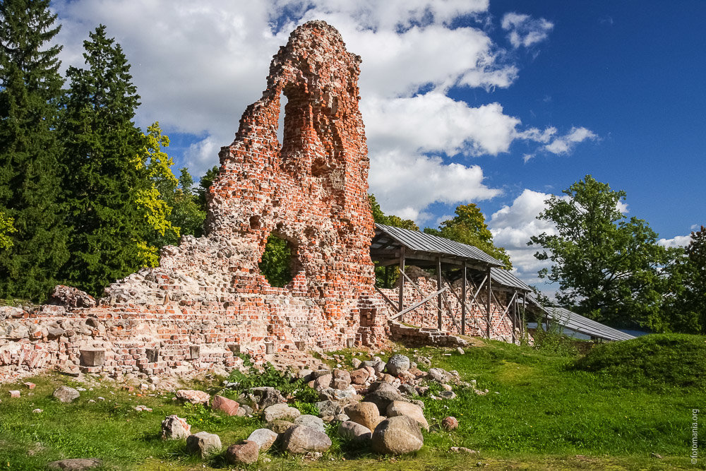 фото замка в вильянди фото