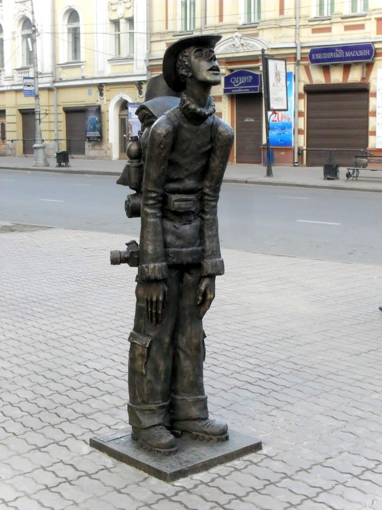 памятник туристу в иркутске фото