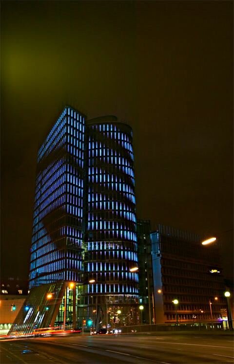 uniqa tower фото