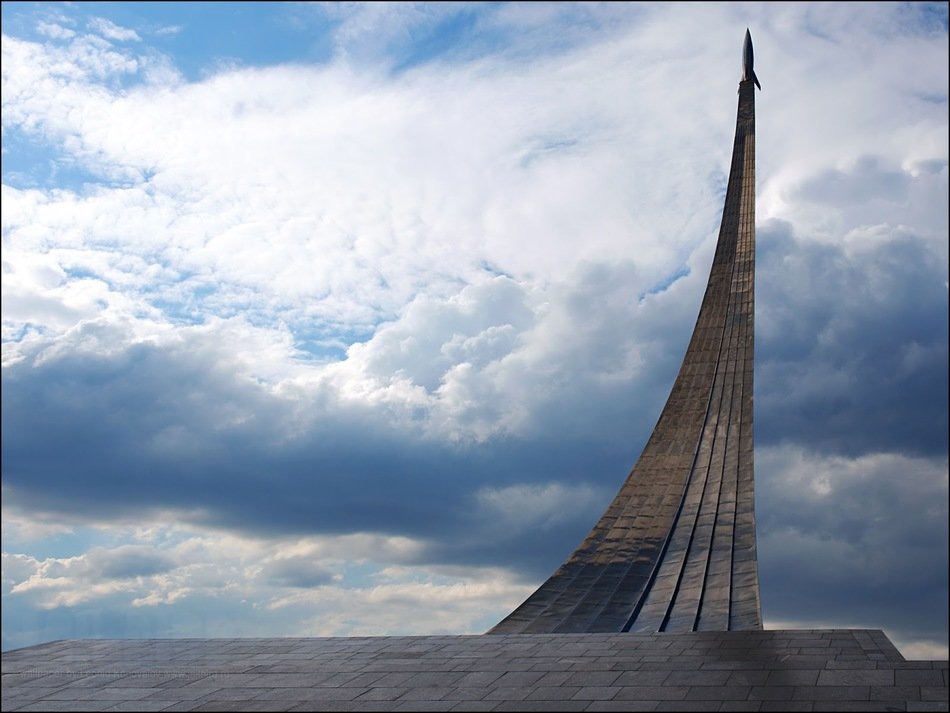 монумент покорителям космоса на вднх фото