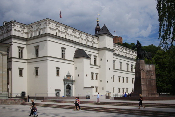 дворец великих князей литовских в вильнюсе фото